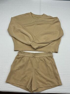 Lululemon softstreme outfit shorts and top both size 8 color PROSECCO